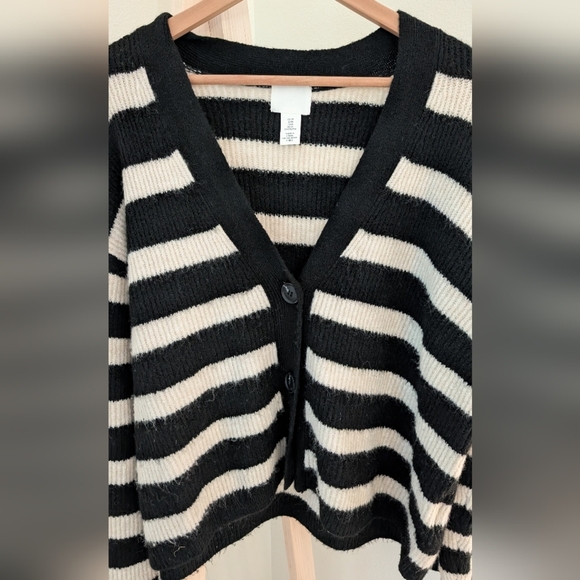 H&M Women's Black and White Striped Cardigan Sweater, Sz M - Picture 5 of 9